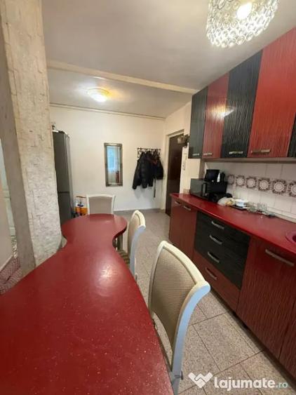 Apartament cu 3 camere semidecomandat în Gheorgheni