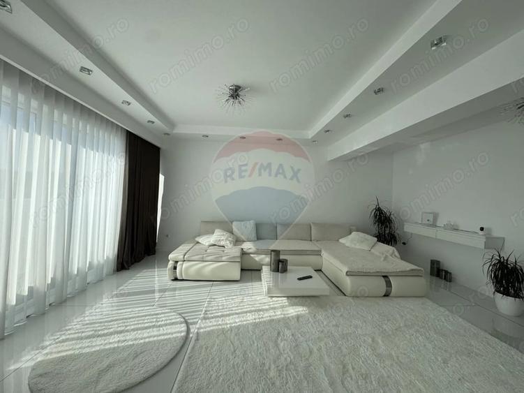 Apartament cu 4 camere decomandat în Central