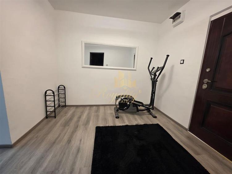 Apartament cu 5 camere decomandat, mobilat în Girocului
