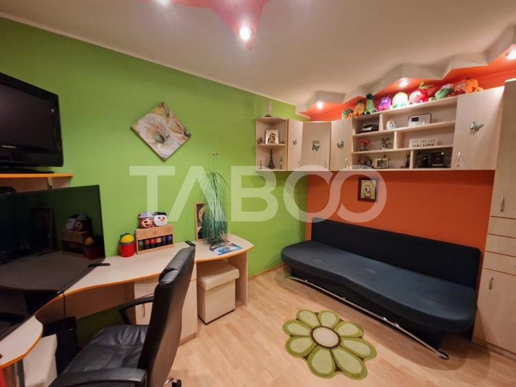 Apartament cu 4 camere semidecomandat, mobilat în Ultracentral