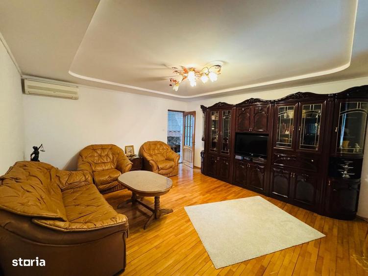 Casă cu 6 camere cu Teren 242 Mp în Viilor