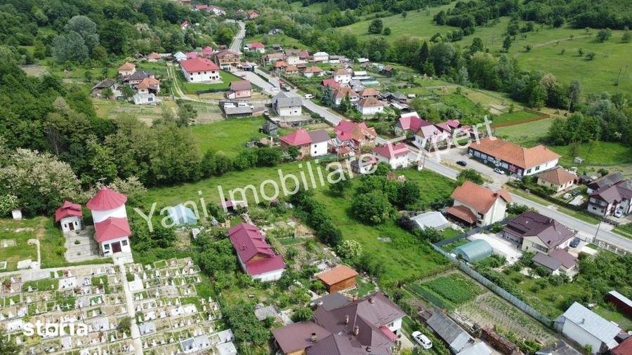 Teren de 5500 mp, în Valea Iașului