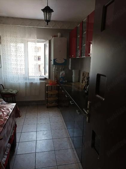 Apartament cu 3 camere decomandat în Sud
