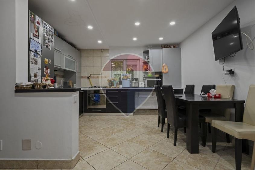 Apartament cu 3 camere semidecomandat, mobilat în Vitan Mall