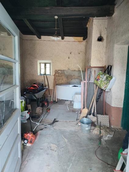 Casă cu 3 camere cu Teren 10000 Mp în Central