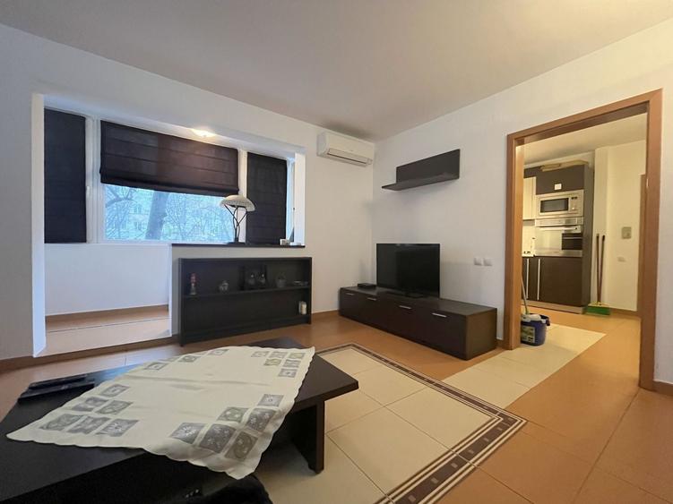 Apartament cu 4 camere decomandat, mobilat în Central