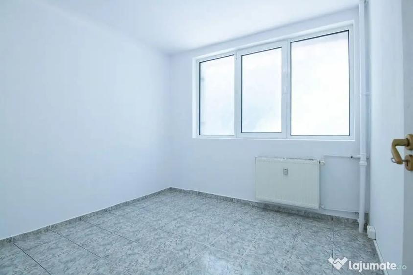 Apartament cu 4 camere decomandat în Drumul Taberei
