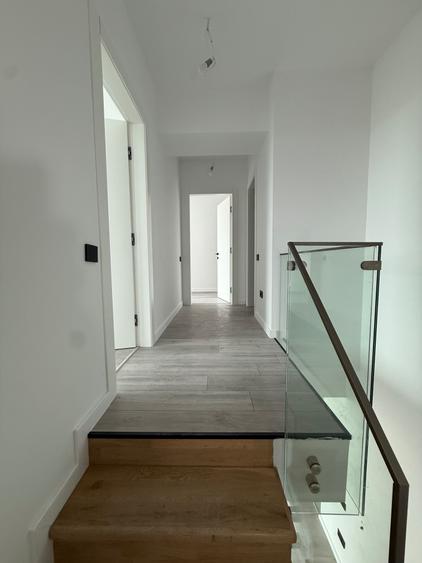 Apartament cu 3 camere decomandat în Titan