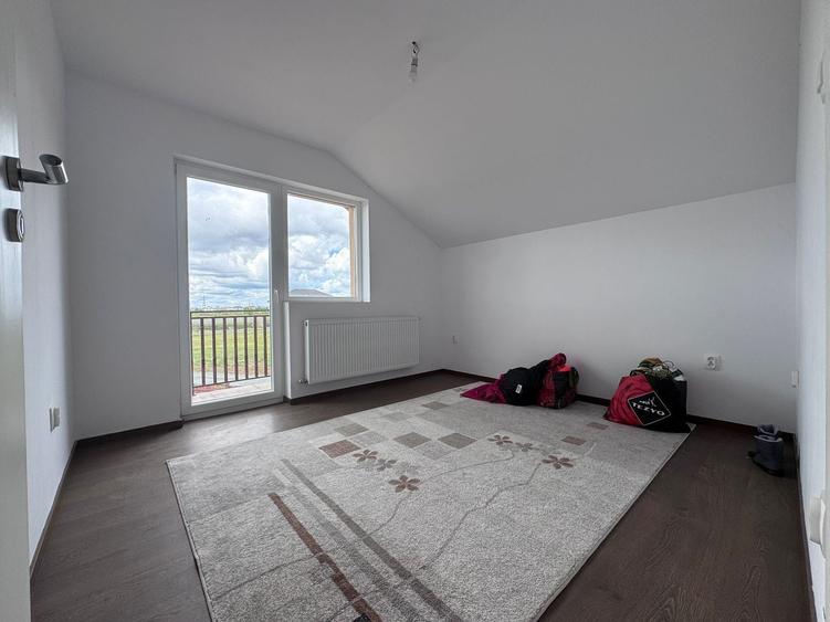Duplex cu 5 camere cu Canalizare în Moșnița Nouă
