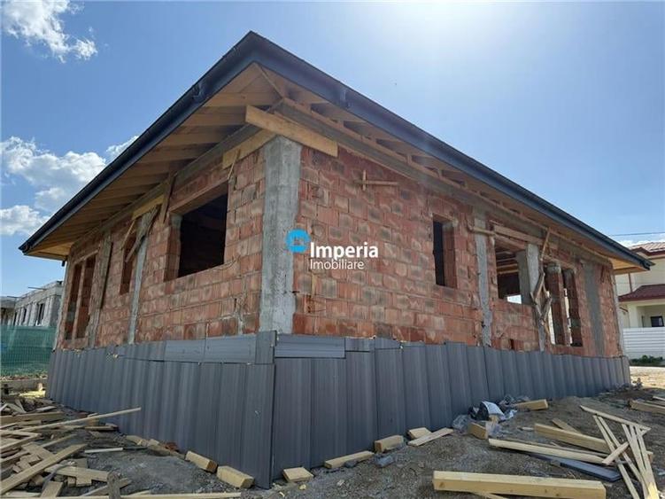 Casă individuală cu 4 camere cu Teren 500 Mp în Bucium