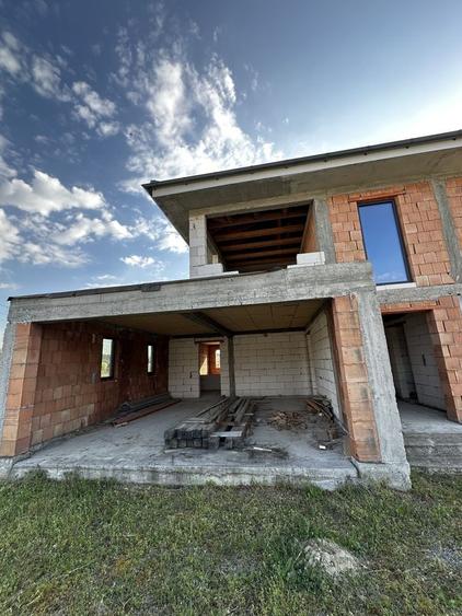 Casă cu 4 camere cu Teren 500 Mp în Budești