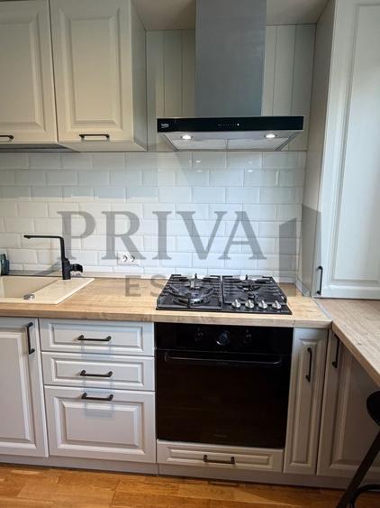 Apartament cu 3 camere decomandat, mobilat în Tipografilor