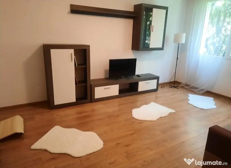 Apartament cu 3 camere decomandat în Drumul Taberei