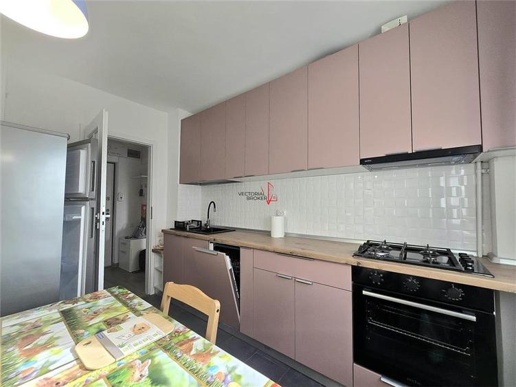 Apartament cu 2 camere decomandat în Parcul Carol
