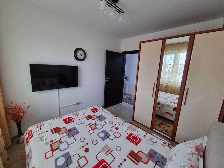 Apartament cu 3 camere decomandat în Roșu