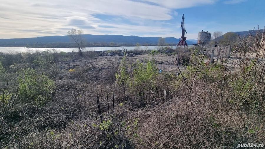 Teren de 4200 mp, în Gura Văii