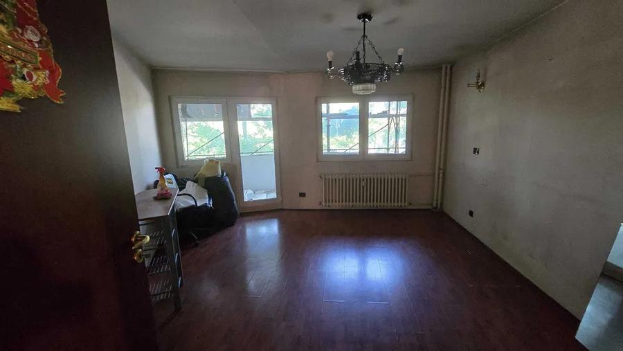 Apartament cu 4 camere decomandat în Vitan