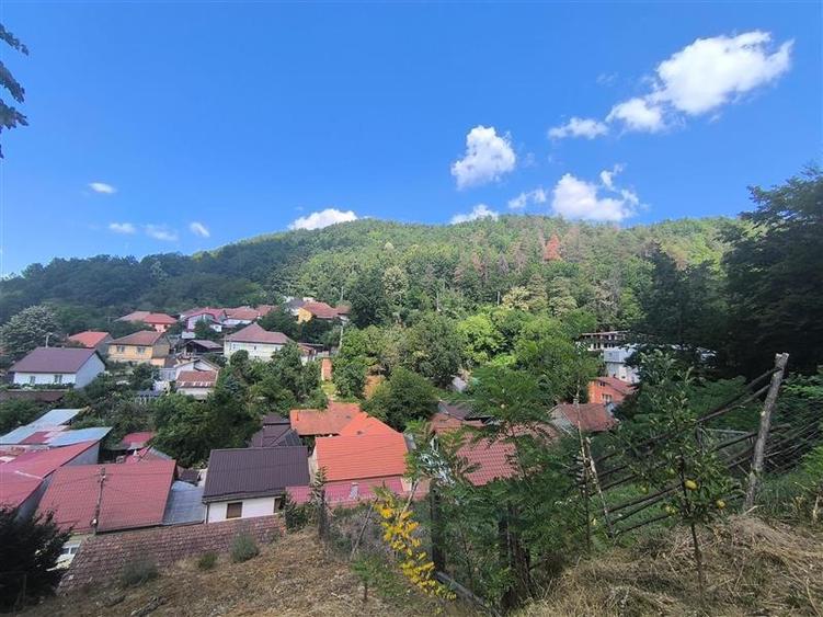 Casă individuală cu 5 camere cu Canalizare în Lendt