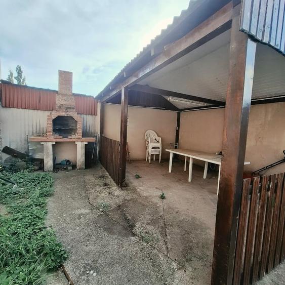 Casă individuală cu 5 camere cu Canalizare în Central