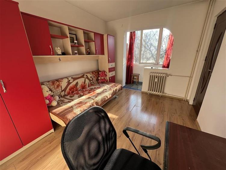 Apartament cu 2 camere nedecomandat, mobilat în Narcisa