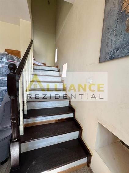 Casă individuală cu 7 camere decomandat cu Canalizare în Central