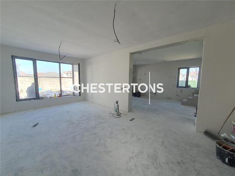 Duplex cu 8 camere cu Teren 318 Mp în Exterior Sud