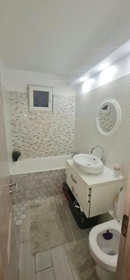 Apartament cu 2 camere semidecomandat în Berceni