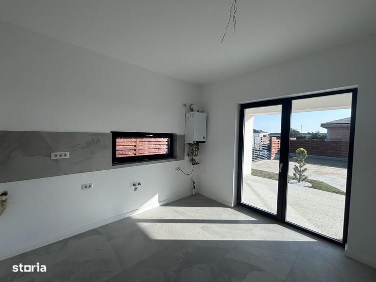 Casă cu 3 camere cu Teren 391 Mp în Ștefănești