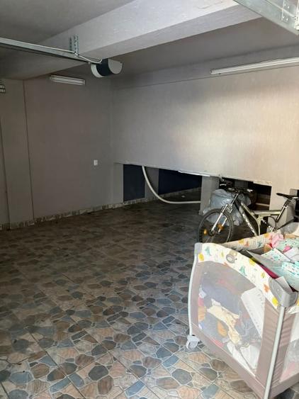 Casă individuală cu 6 camere cu Piscina în Craiovița Nouă