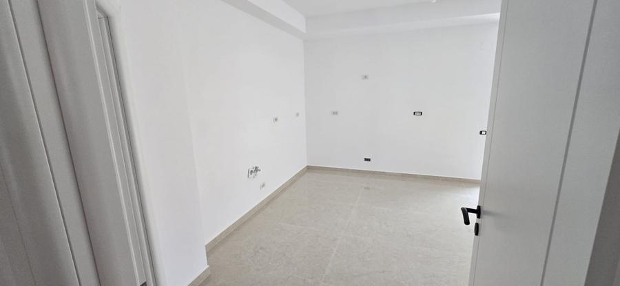 Casă individuală cu 5 camere cu Teren 227 Mp în Central