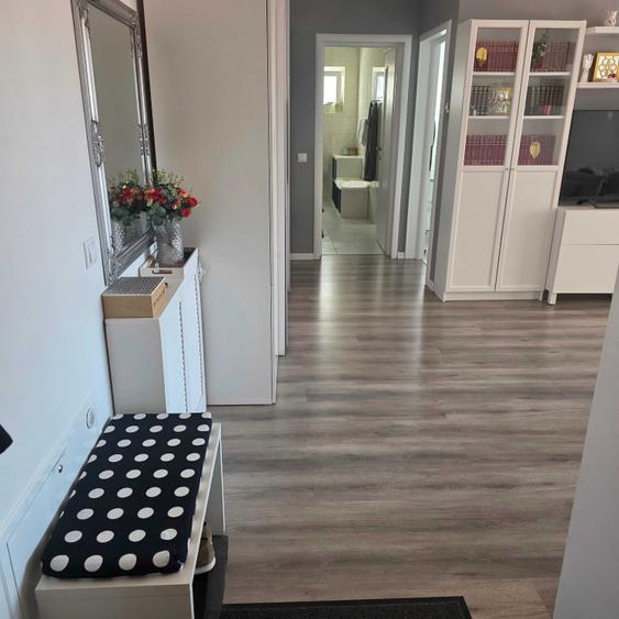 Apartament cu 3 camere decomandat în Exterior Vest