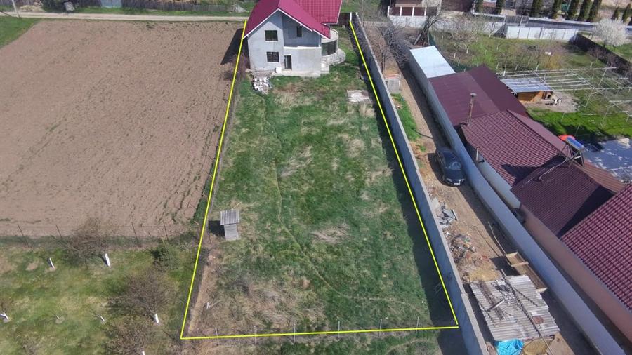 Casă individuală cu 4 camere cu Teren 953 Mp în Gura Văii