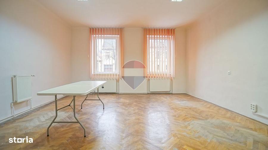 Apartament cu 2 camere semidecomandat în Centrul Istoric