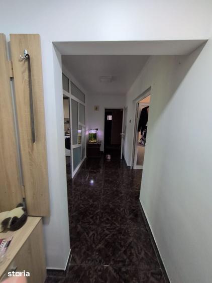 Apartament cu 4 camere decomandat în Central