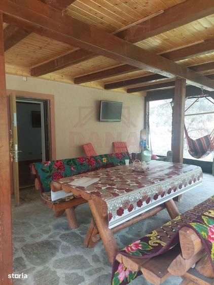 Casă cu 4 camere cu Teren 1100 Mp în Poiana