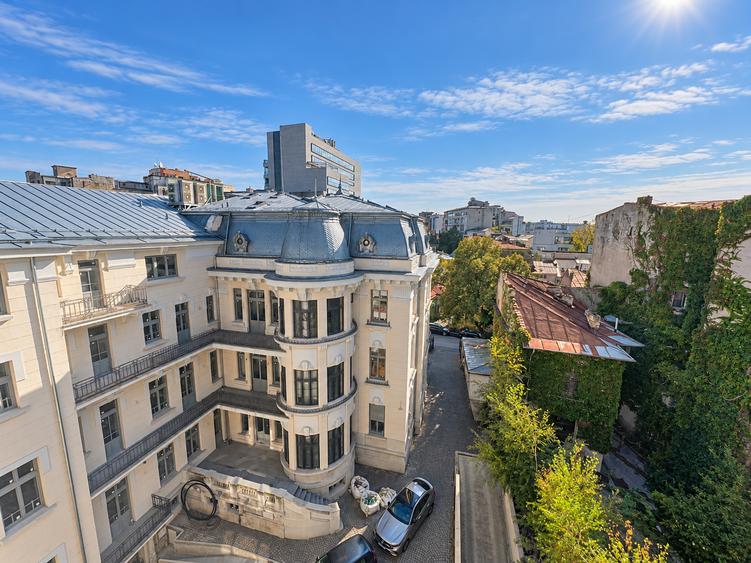 Penthouse cu 4 camere decomandat în Grădina Icoanei