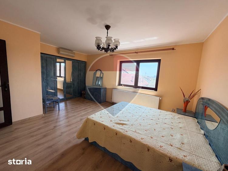 Casă cu 4 camere cu Teren 460 Mp în Cernele