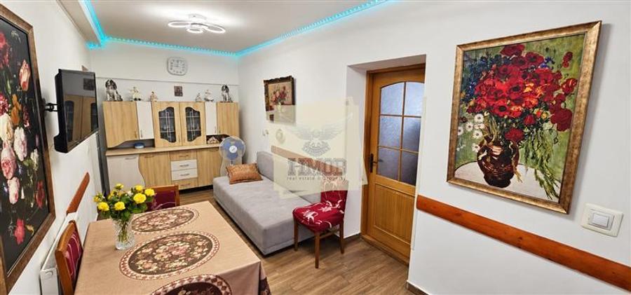 Apartament cu 3 camere semidecomandat, mobilat în Calea Poplăcii