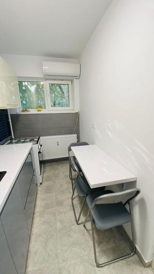 Apartament cu 3 camere decomandat, mobilat în Progresul