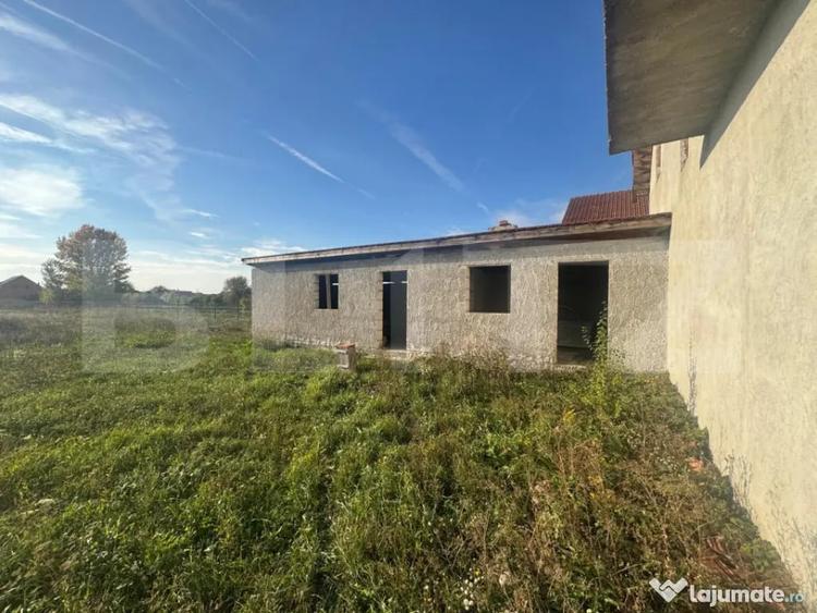 Casă cu 5 camere cu Teren 1000 Mp în Vetiș