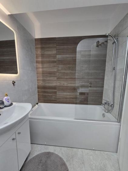 Apartament cu 2 camere semidecomandat, mobilat în Sud