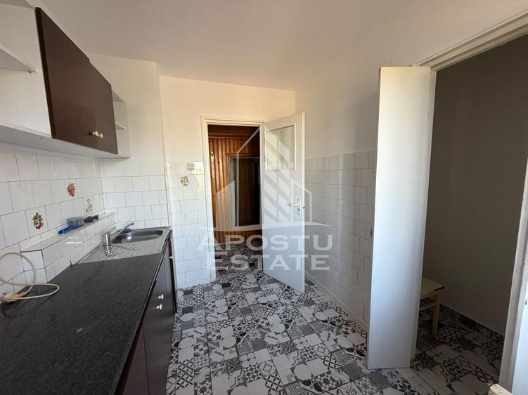 Apartament cu 3 camere semidecomandat, mobilat în Iosefin