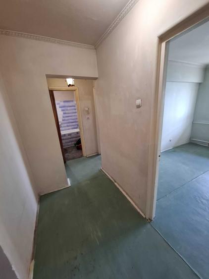 Apartament cu 3 camere decomandat în Drumul Taberei