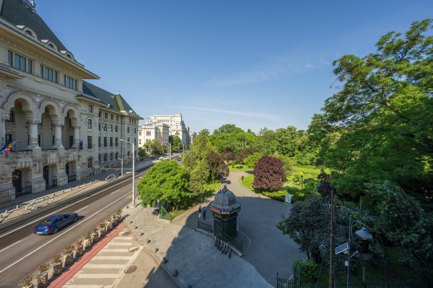 Apartament cu 5 camere decomandat în Cișmigiu
