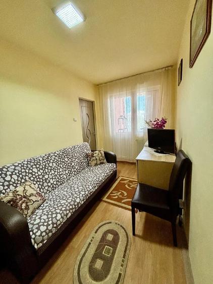 Apartament cu 3 camere semidecomandat în Central