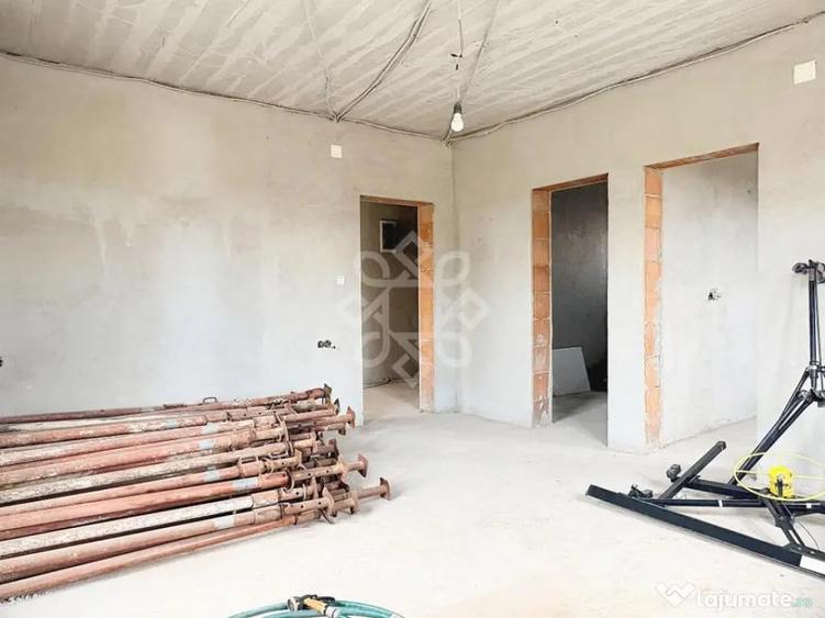 Casă cu 4 camere cu Teren 745 Mp în Central