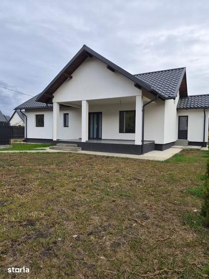 Casă cu 4 camere cu Teren 400 Mp în Hemeiuș