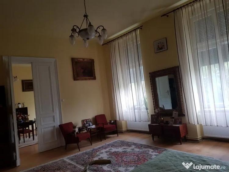 Apartament cu 2 camere semidecomandat, mobilat în Ultracentral
