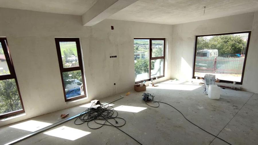 Duplex cu 4 camere cu Canalizare în Iris