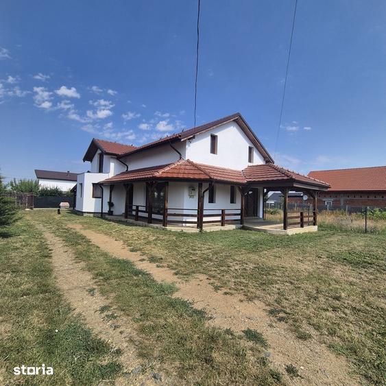 Casă cu 5 camere cu Teren 500 Mp în Frumușeni
